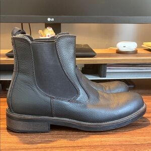G.H. Bass & CO Men's Black Leather Chelsea Boots -  7.5